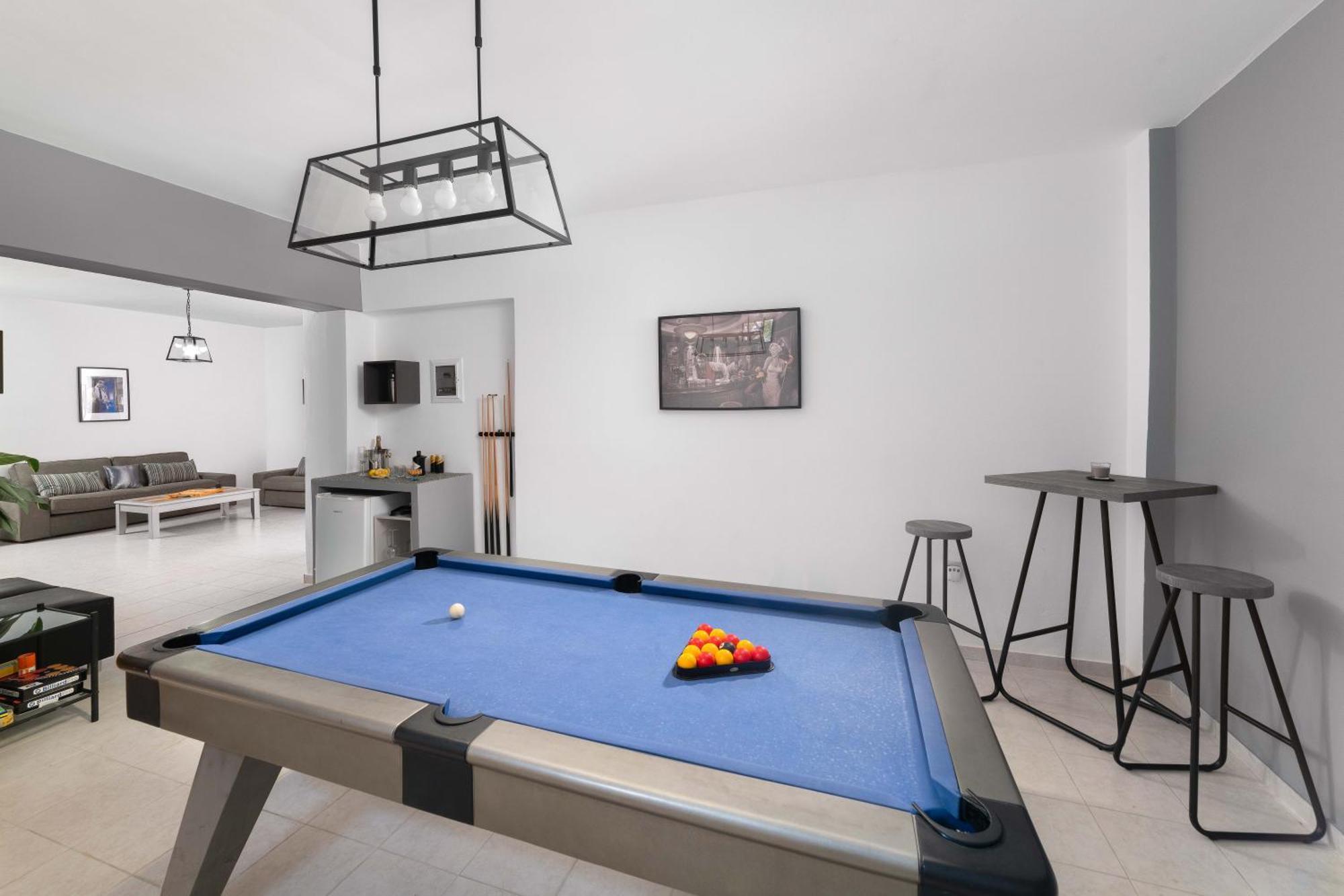 Bella With Private Pool And Hot Tub Villa *