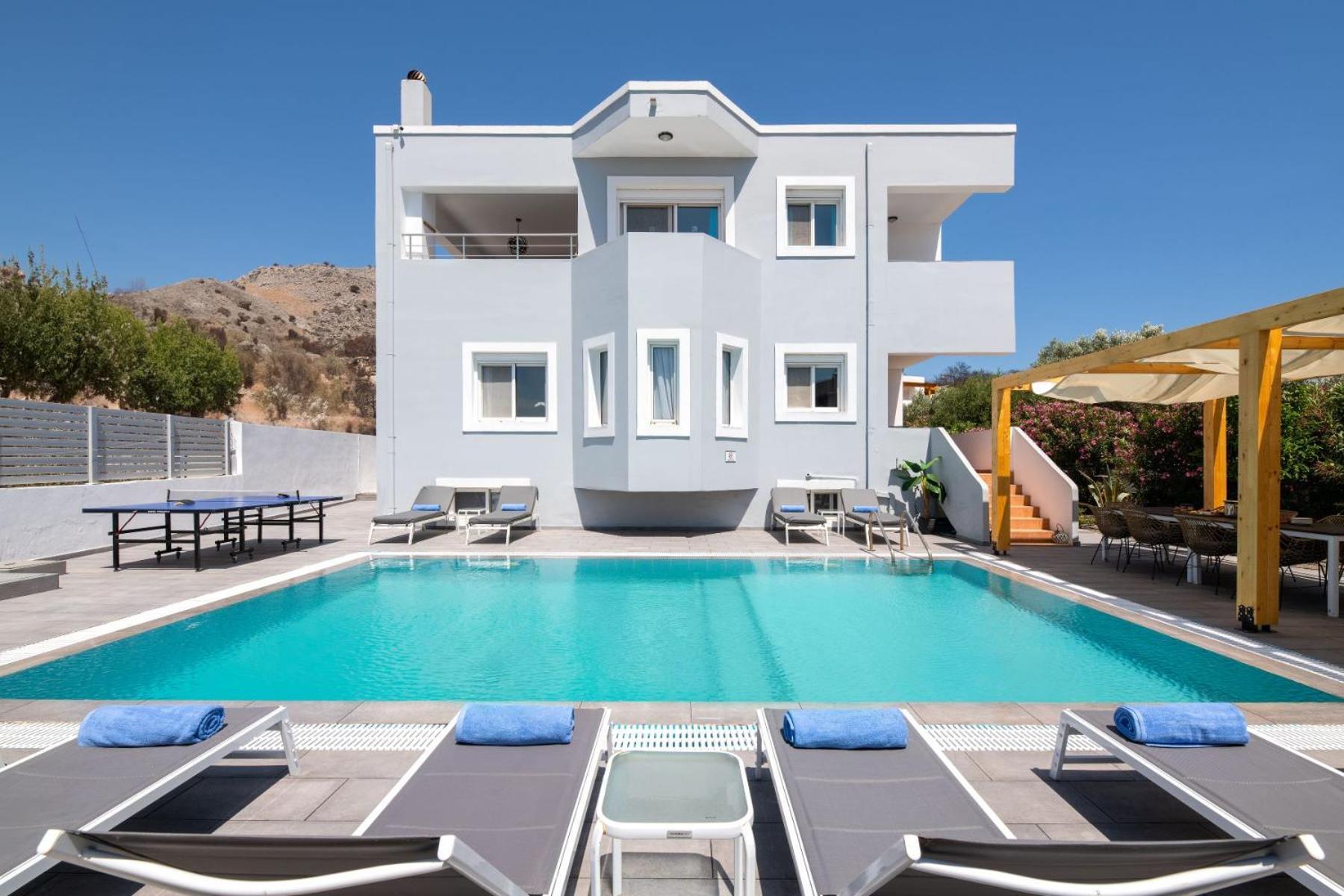 Bella With Private Pool And Hot Tub